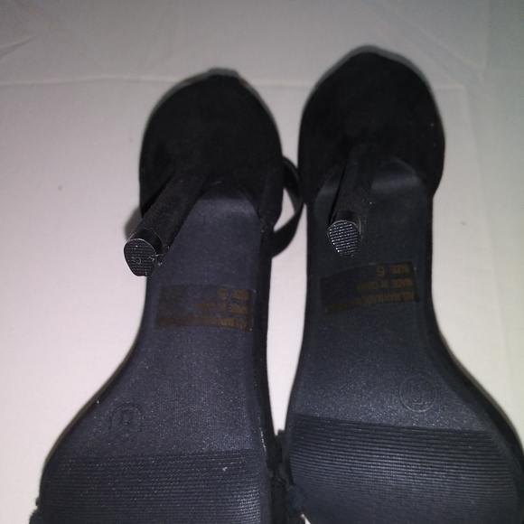 Black High Heel - Picture 8 of 9